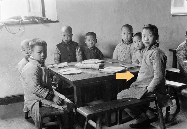 老照片|清末民初老照片真实的“黄飞鸿与十三姨”，出宫溜达的宫女