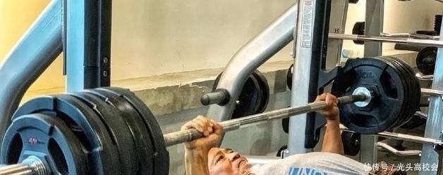 老年人|64岁成为健身专家,他的健身事迹告诉你,老年人也能活得同样精彩