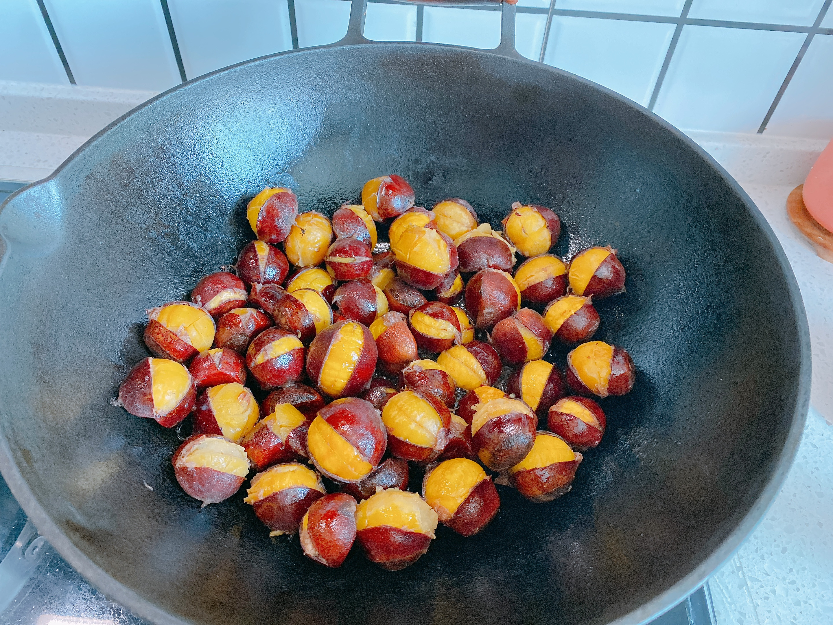 板栗最好吃的做法,香甜绵软,学会窍门,开口快,剥皮容易!