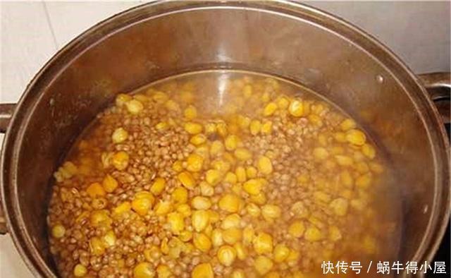 饵料|简单实用的野钓鲤鱼饵料配方,想要钓到大鲤鱼,饵料味型是关键