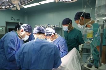 上海|六旬阿姨骶骨肿瘤术后二次复发，上海医生10小时手术突破禁区