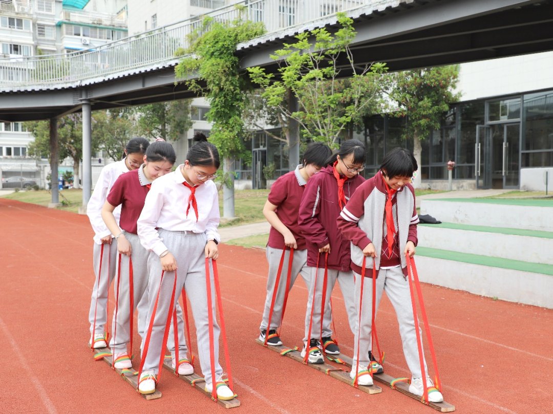 机器人|下地劳作、玩转无人机、与机器人大PK···莲都的学生们在“双减”之下露出了开心的笑容！