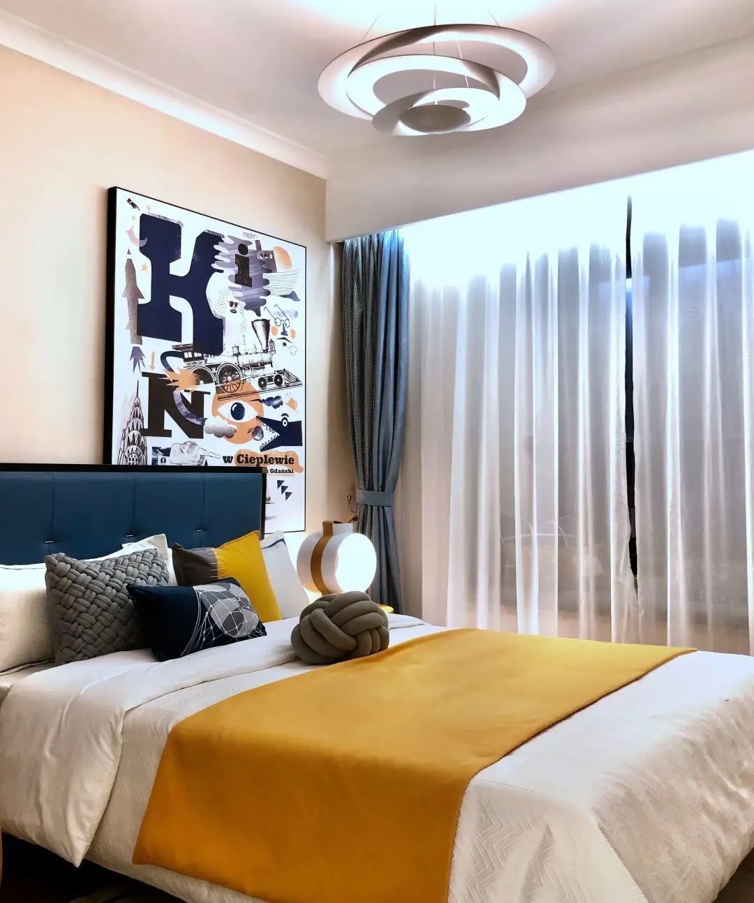 软装|180㎡现代时尚,中性色的空间,暗橙色点缀,带来稳重端庄的氛围