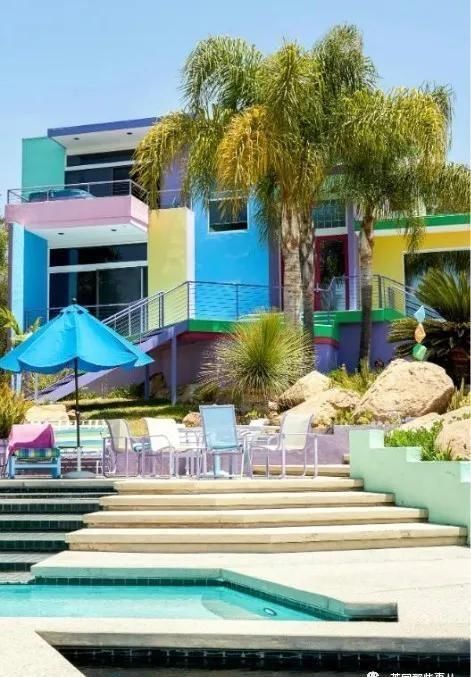 色彩|美国艺术家把自家改造成彩虹屋这色彩,意外的辣眼好看啊