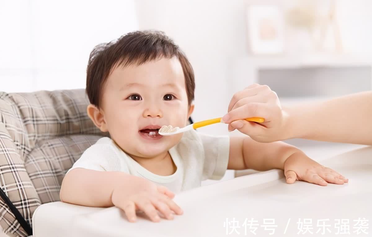 生长发育|7个月是孩子成长的分水岭，生长发育变化大，妈妈养育要抓住重点