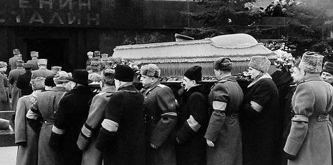 苏联|斯大林葬礼老照片图一是斯大林遗体,图六是斯大林的棺材