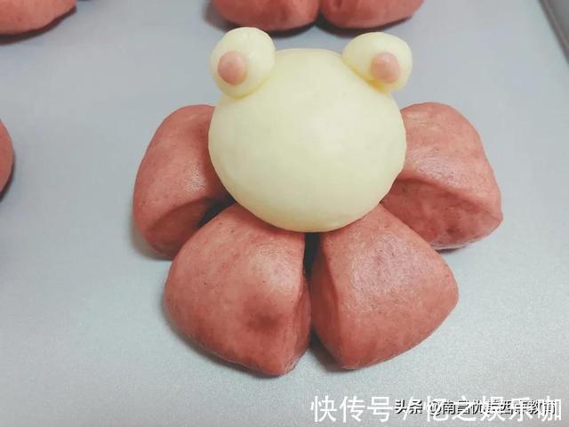 135g|女生都会喜欢的面包,小熊花骨朵面包可爱好吃两不误
