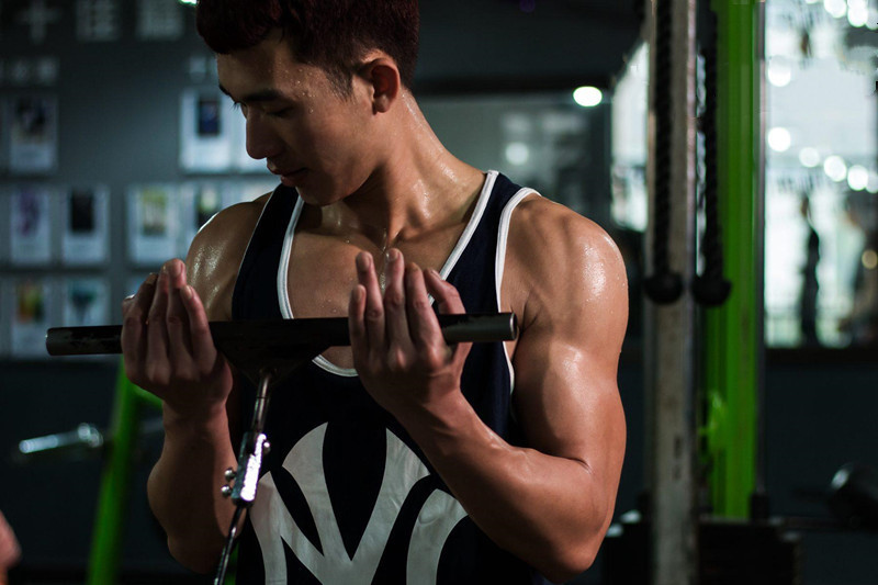 睡眠质量|八块腹肌怎么练?简单健身动作,每天一次训练,让你练出马甲线