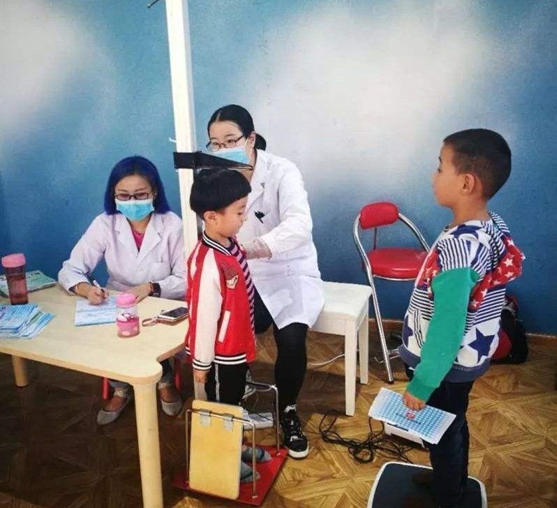 身体|这3个身体部位“短”的孩子,一般都长不高,看看你家孩子是不是