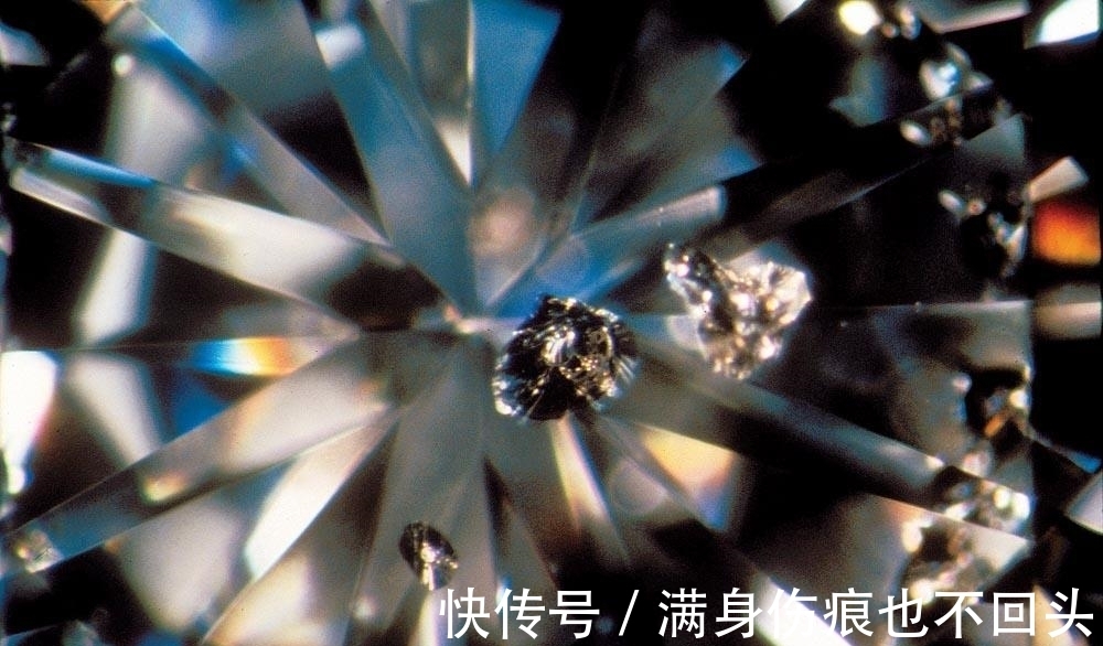 钻石 钻石比铁硬,为什么铁锤能击碎钻石?