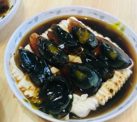 婚后爸妈来看我,我下厨做了一桌菜招待,吃完饭后婆婆板起了脸