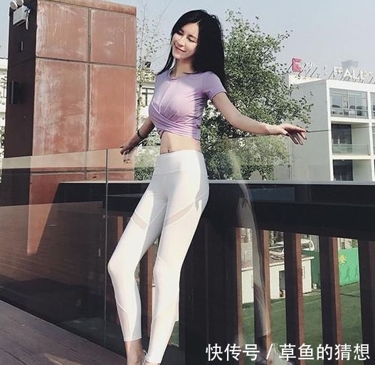 曼妙|街拍美女:阳光朝气的打底裤美女,曼妙身材,靓丽出众!