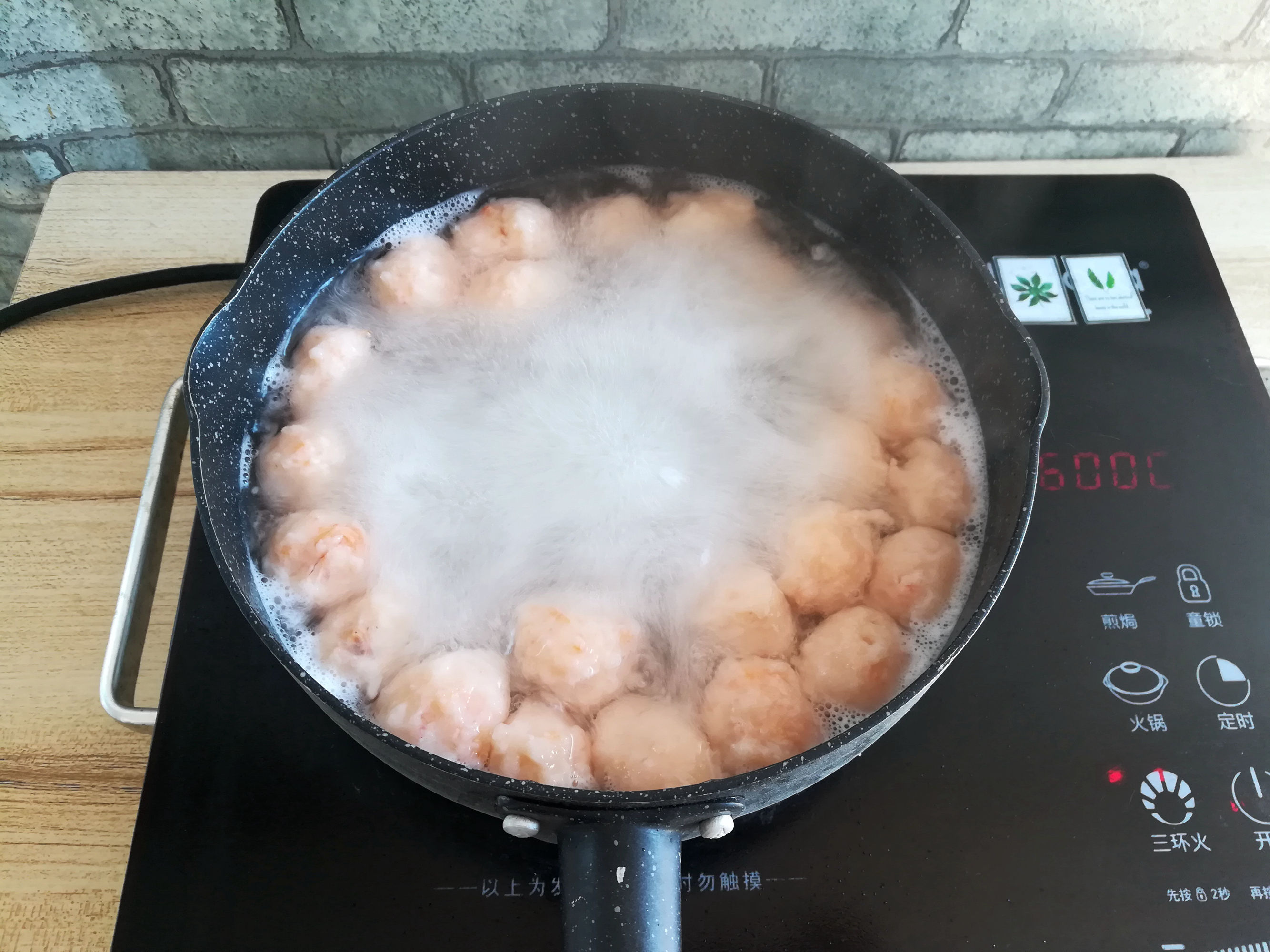  香嫩|做虾丸时，记住“2加1冷”的窍门，虾丸香嫩细滑，营养又鲜美