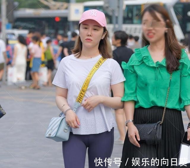 衣服 经典搭配不易出错,简单穿搭,彰显大气感