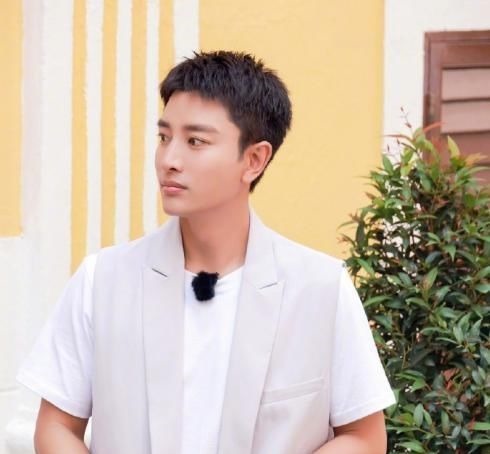 极限挑战:邓伦戴假长发好美,岳云鹏机智化解被吓哭的尴尬场面!