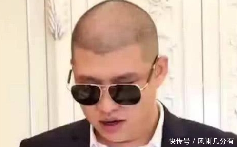 辛巴晒童年照称企业家,复出造势单膝跪地,三大人群反对前途难料