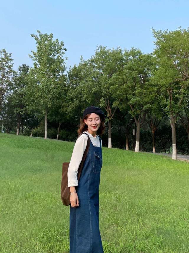 百褶裙|秋游怎么穿才高级?西装外套搭配百褶裙又飒又美,关键特别显气质