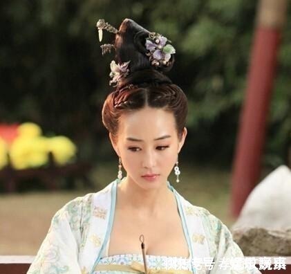 崔莺莺#元稹沾花惹草,却求崔莺莺复合,崔莺莺用一诗回绝,骂出千古名作