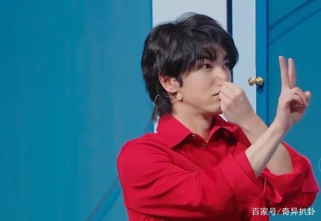 宋亚轩玩猜歌名游戏,谁注意他对华晨宇的称呼?是否融入一目了然