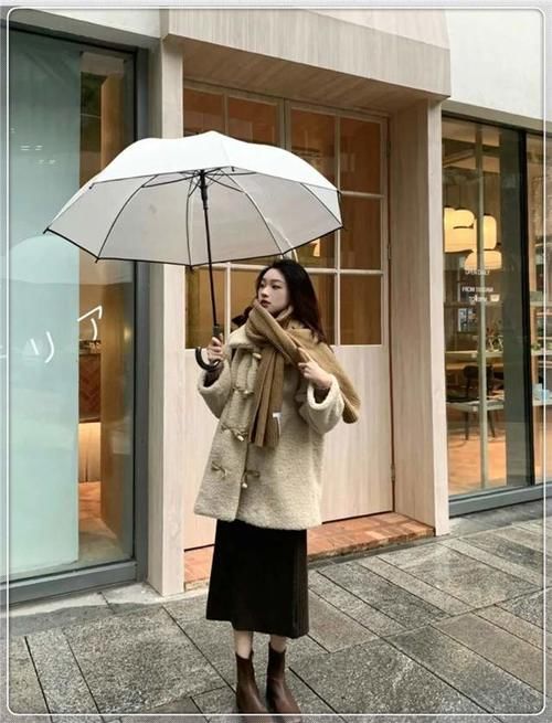 羊羔毛＋高领衫＋衬衣＝2021秋冬高阶穿搭