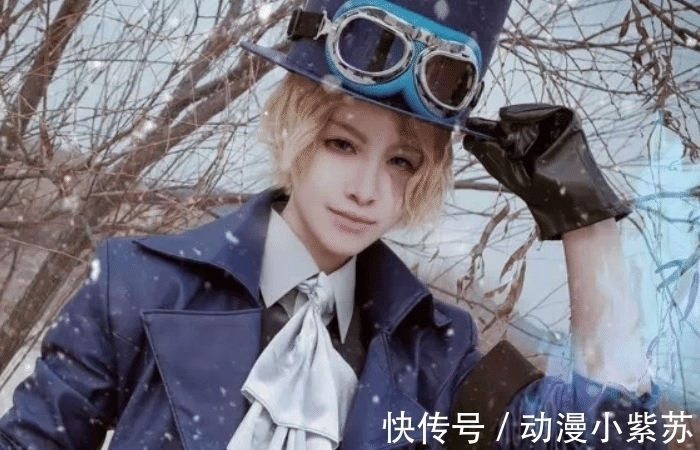 cospl《海贼王》cosplay神还原,女帝霸气回眸,黄猿打破“次元壁”