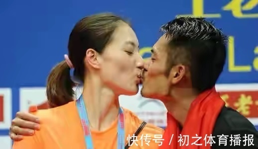 體育隊(duì)|謝杏芳和兒子旅行，5歲小羽身高好出眾，不見丈夫林丹陪伴