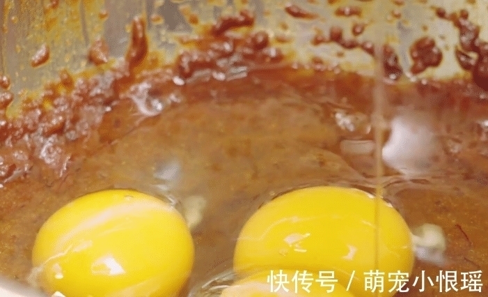 想吃红枣糕不用买，不揉面，不发面，软嫩蓬松又营养，孩子特喜欢