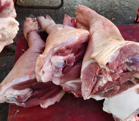 颜值控|买猪蹄，只挑大的就错了，肉贩说漏嘴：牢记这3点，猪蹄新鲜肥美