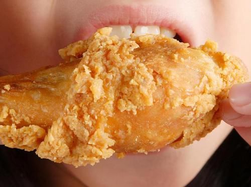 食物|经常吃鸡蛋会加剧黄褐斑吗？若不想脸部长斑，建议少吃这3种食物