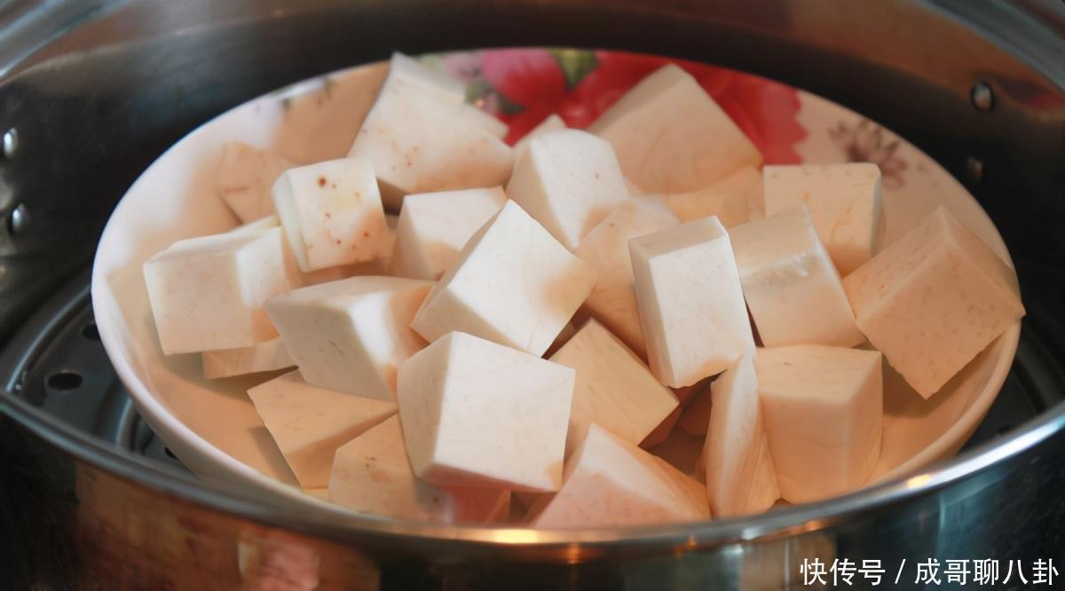 芋头新吃法,一蒸一卷,营养美味颜值高,比买的甜品还好吃