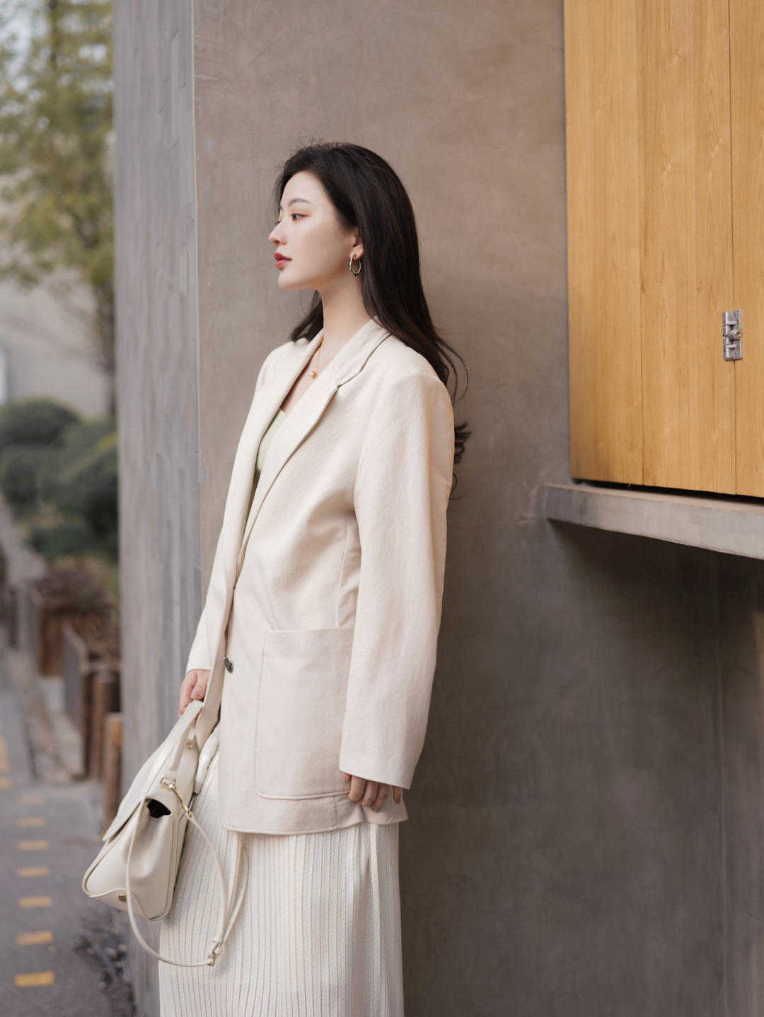 搭配|秋天穿衣要风度也要温度,这条裙子保暖又时尚,穿出了时髦感