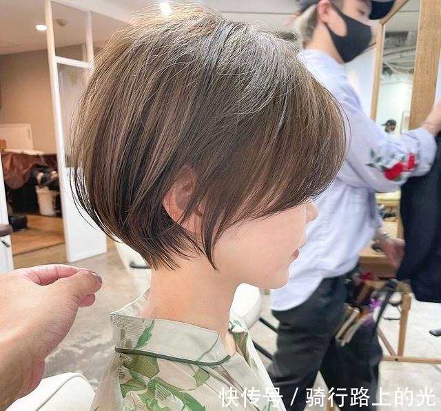 刘海 这16款发型很受欢迎,立体瘦脸又解暑,越来越多女性这样剪