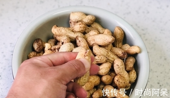 落花生|做盐水花生时,不要只会加大料,多加“一物”,香味浓郁更加好吃
