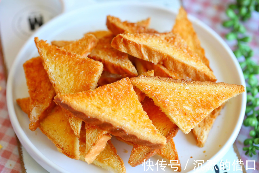 蜂蜜黄油烤吐司|剩吐司千万别扔掉，10分钟变身小零食，比饼干简单多了，香酥美味