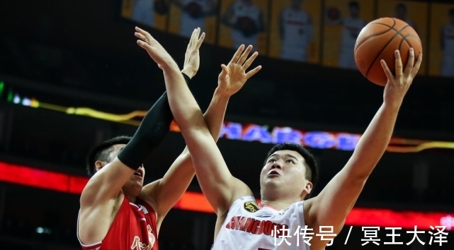 万圣伟|太扯了!美女国手:“女奥尼尔”能把朱荣振打吐 万圣伟也得靠边