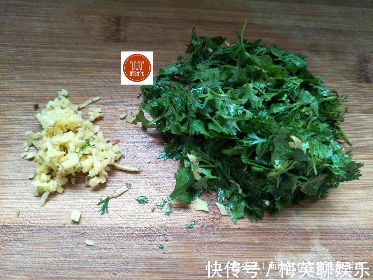 酥软|我炸的丸子，香脆酥软，怎么吃都不腻，边吃边炸，端上桌都快没了