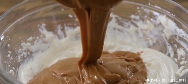 我们教你如何用饼干做蛋糕底,我们可以不用烤箱做米其林基本甜点