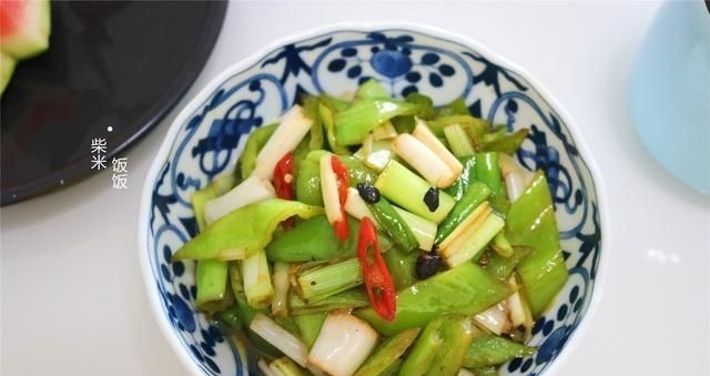 青椒和它是绝配，大火一炒就出锅，没有肉却比肉还香，好吃