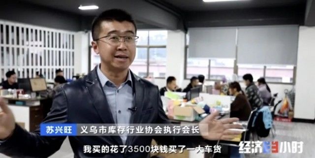 100元能买啥？2件衣服、4个包、1条裤子1双鞋...咋做到的？