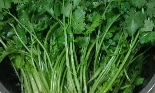 立冬后，遇到此菜别放过，3元1斤，腌起来脆爽开胃，1小时就能吃