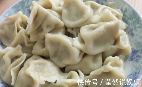 包饺子和面时,不要直接加水,牢记“这4点”,饺子不粘连不破皮