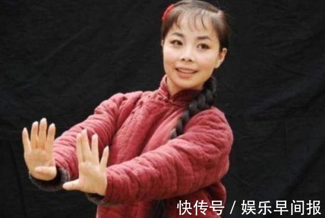 王二妮:星光大道走紅,一人撐起全家,風(fēng)光背后的艱辛與淚水