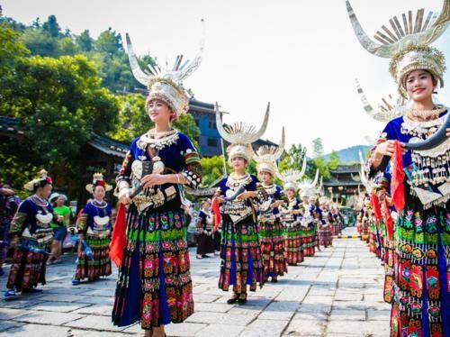 全国十大好玩地之一，坐拥世界最大苗寨，有“旅游王牌目的地”称号