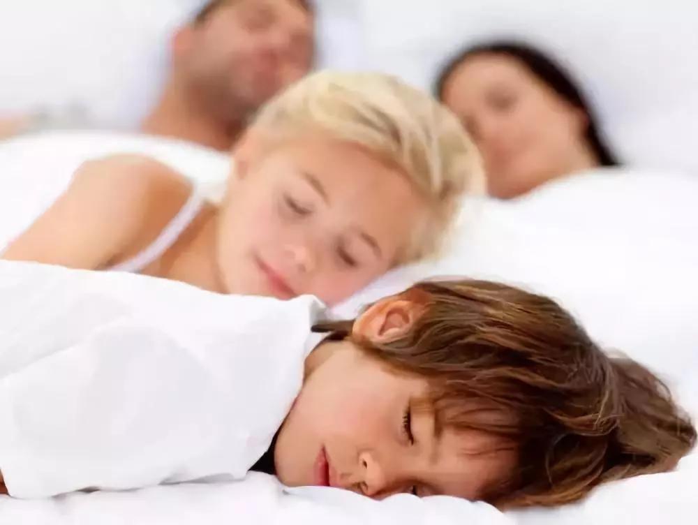 宝宝|白天练憋尿可治宝宝尿床吗?预防宝宝尿床方法,现在知道还不晚!