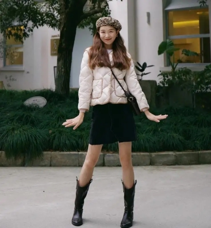 羽绒服|今年冬季,羽绒服流行穿“短”不穿长,学会这样搭配,真显高