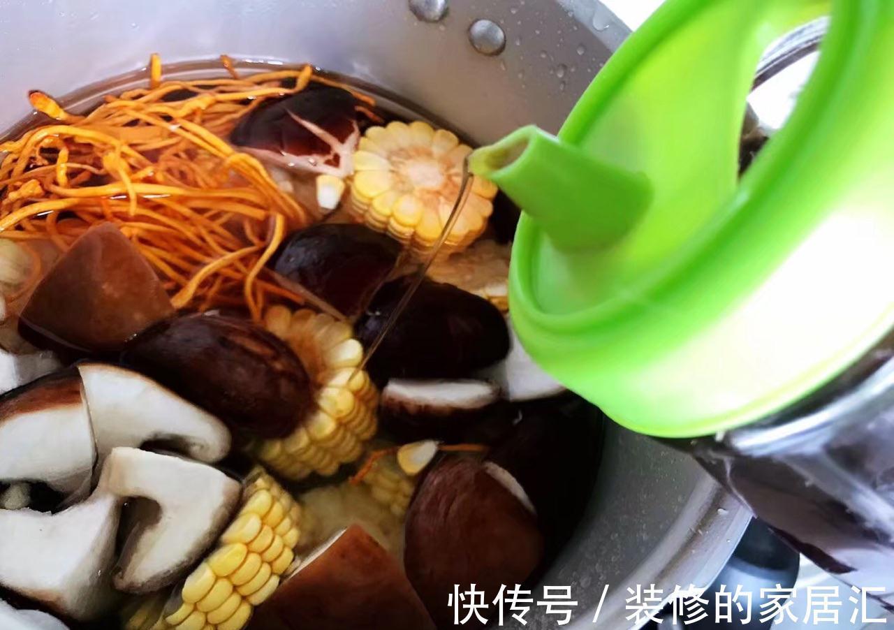 秋季养生多喝虫草花排骨汤，滋补身体，清淡滋润味道很不错