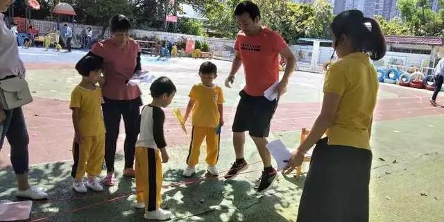 孩子|十张讽刺插图,揭示孩子现代童年和过去童年区别,家长看完会沉默