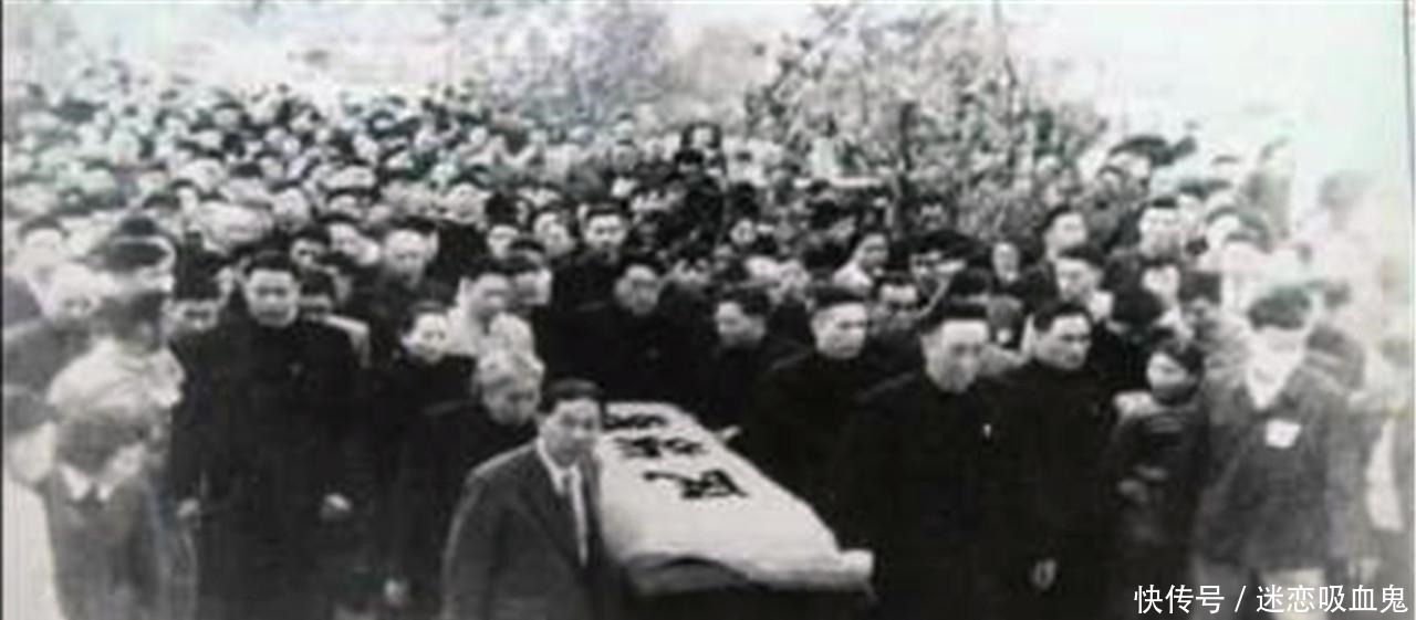 现场|鲁迅先生出殡现场 10公里数万人为其送行, 抬棺16人各个声名显赫!