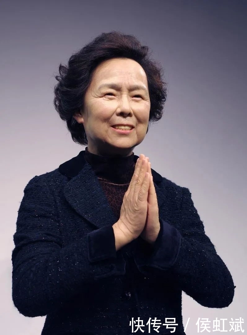 大变活人|22年“造假”,她一双手堪称假人整容机器,骗过了大家的眼睛!