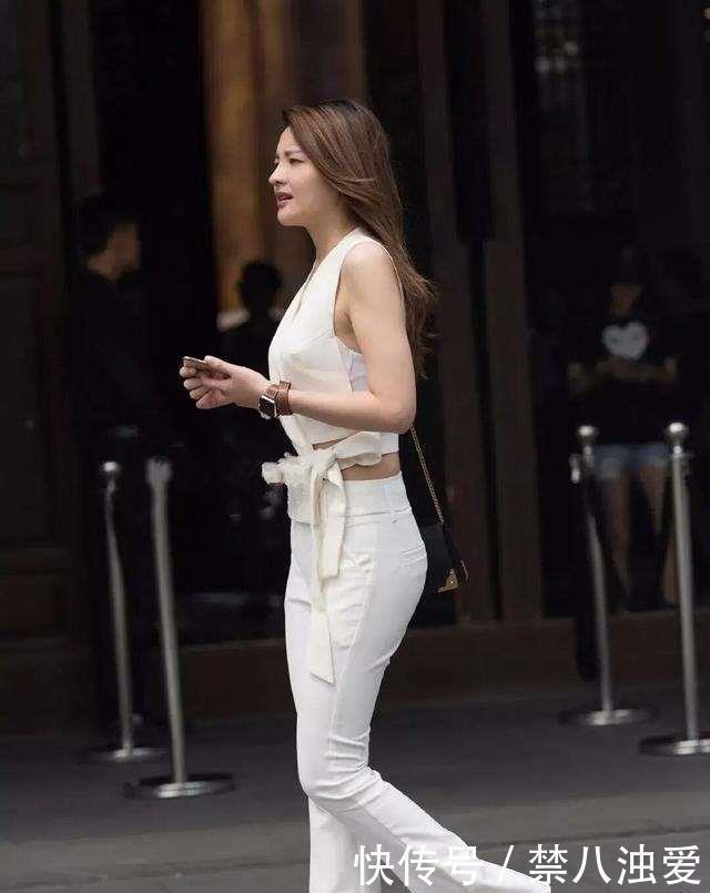 无敌|紧致凹凸的瑜伽裤美女,跟头发的颜色交相辉映,时尚无敌